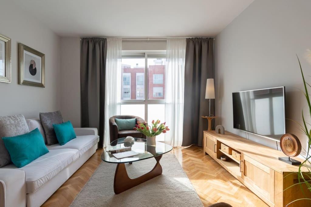 Apartamento Vivienda Con Zona De Trabajo, Piscina Y Parking Madrid Exterior foto