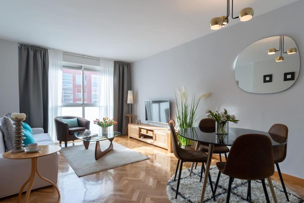 Apartamento Vivienda Con Zona De Trabajo, Piscina Y Parking Madrid Exterior foto