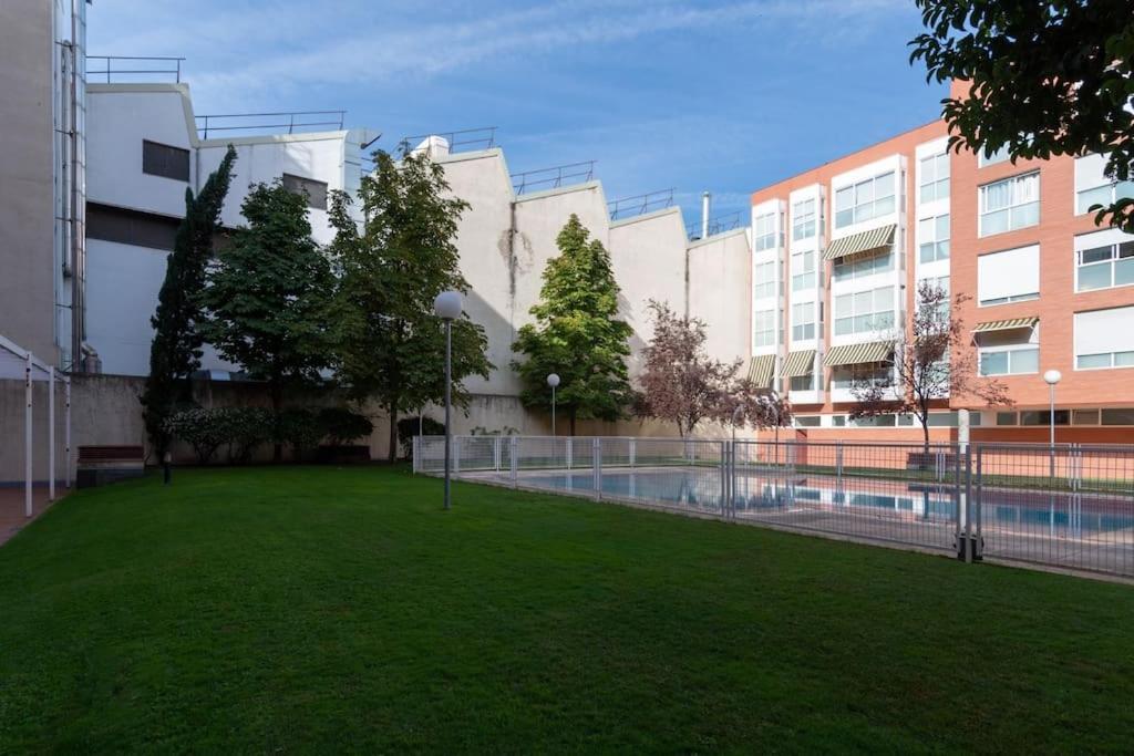 Apartamento Vivienda Con Zona De Trabajo, Piscina Y Parking Madrid Exterior foto